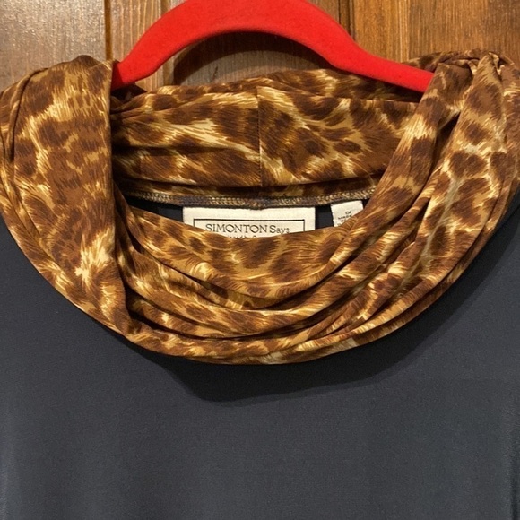 Simonton Says Gray Long Sleeve Top With Animal Print Collar / Hood - Picture 2 of 4